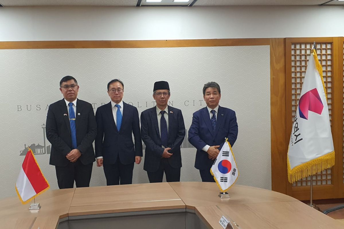 Indonesia is forging strategic partnerships with South Korean government agencies and universities to develop marine and fisheries human resources. ANTARA/HO-Humas KKP