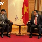 Vietnamese Deputy Prime Minister Nguyen Chi Dung meets with Japan's Gunma Governor Ichita Yamamoto in Tokyo on May 31